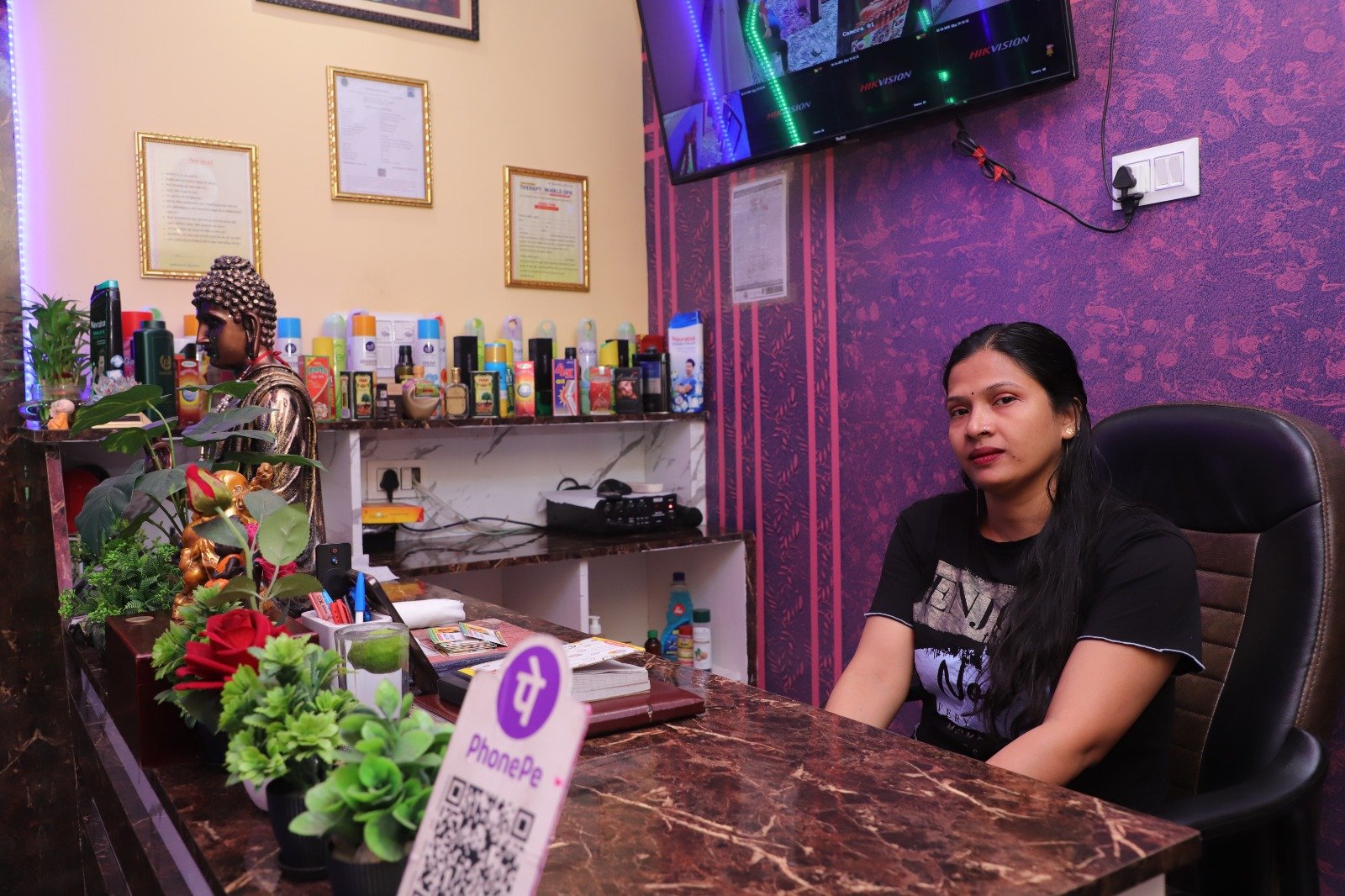 Reception & Customer Service Desk